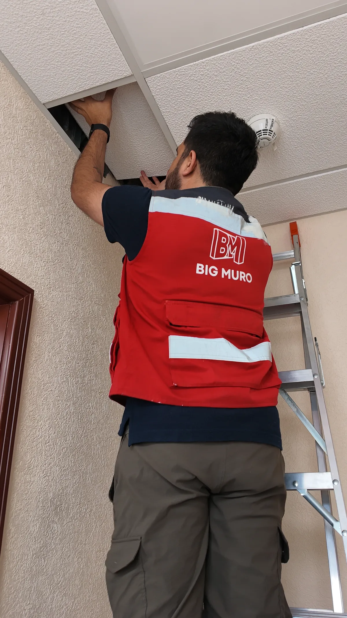 Técnico de mantenimiento en instalación comercial Bajío — Big Muro